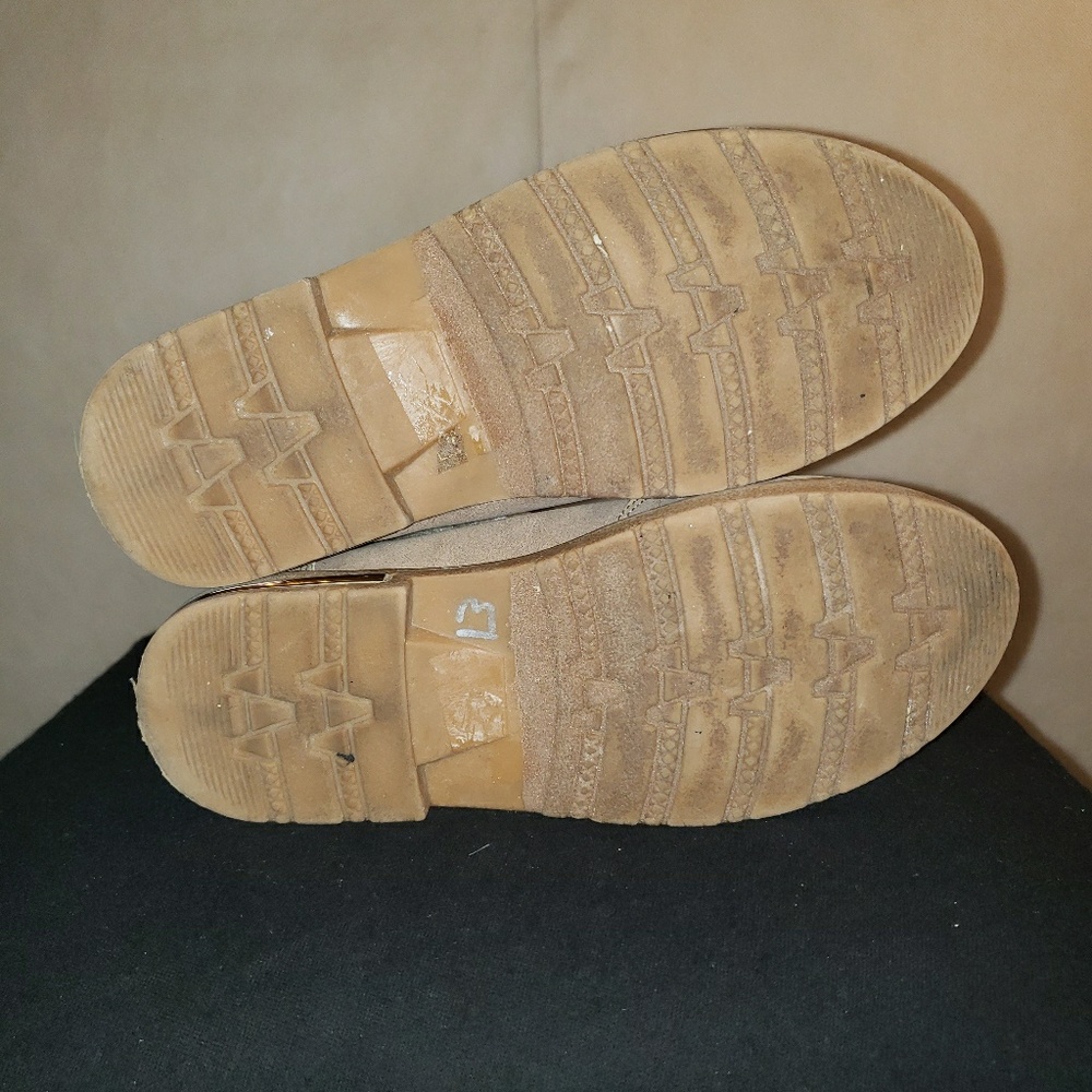 Boots - Picture 4 of 4